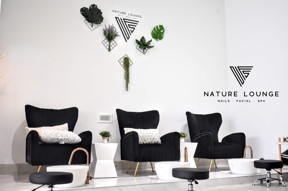 Nature Lounge logo